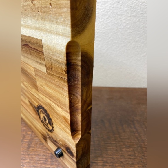 Mandalorian Mythosaur Charcuterie Cutting Board - Picture 3 of 9